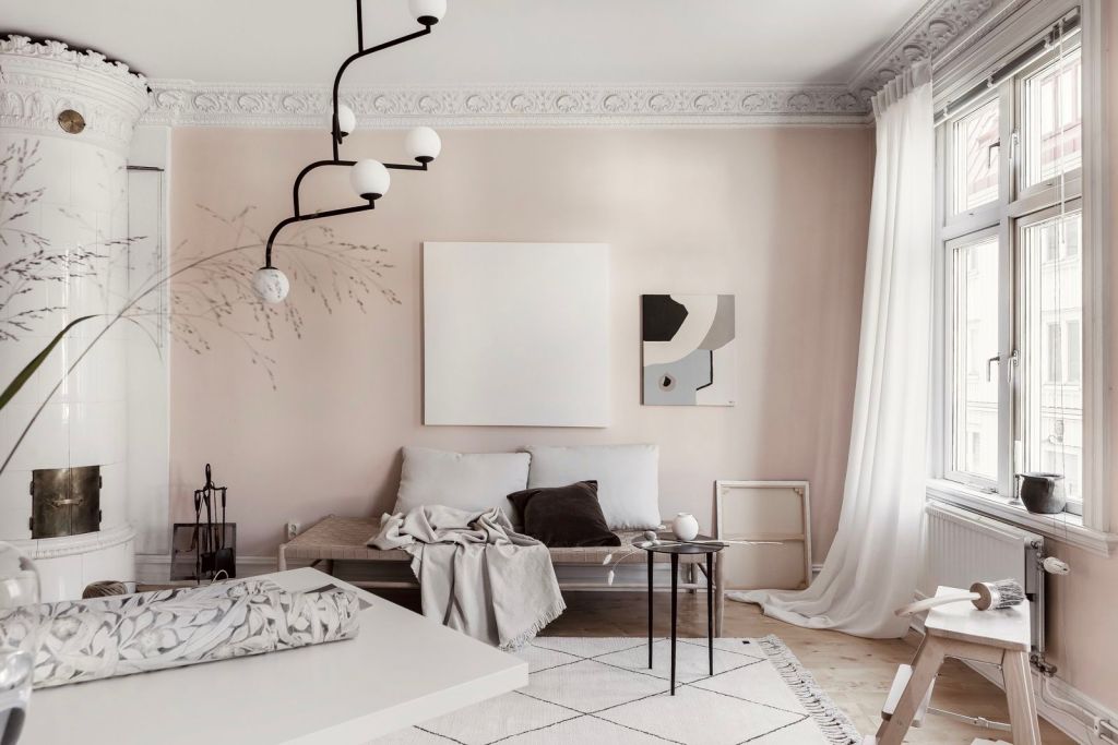 pale pink living room walls and white crown molding