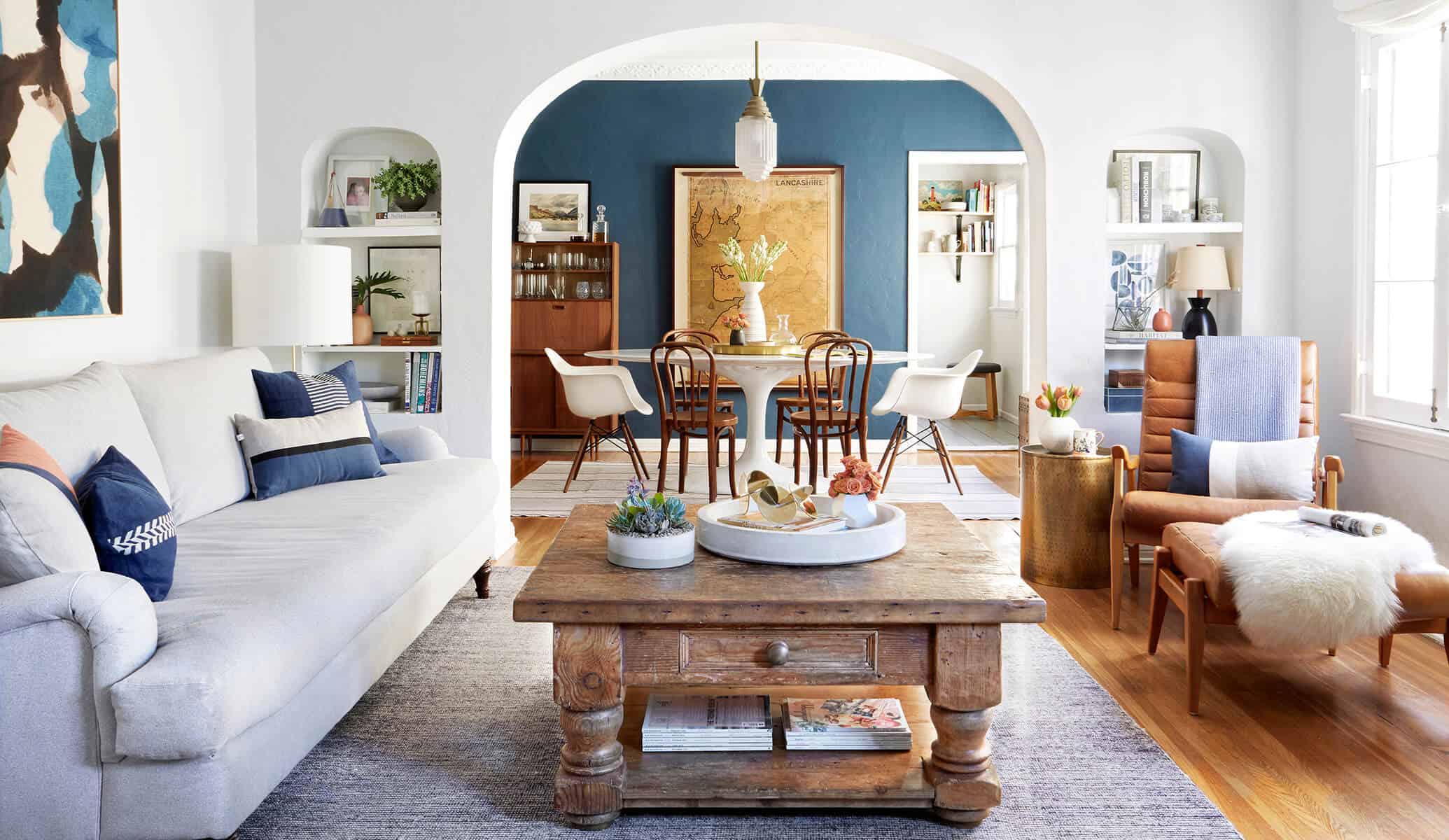 Traditional Living Room Blue Walls
