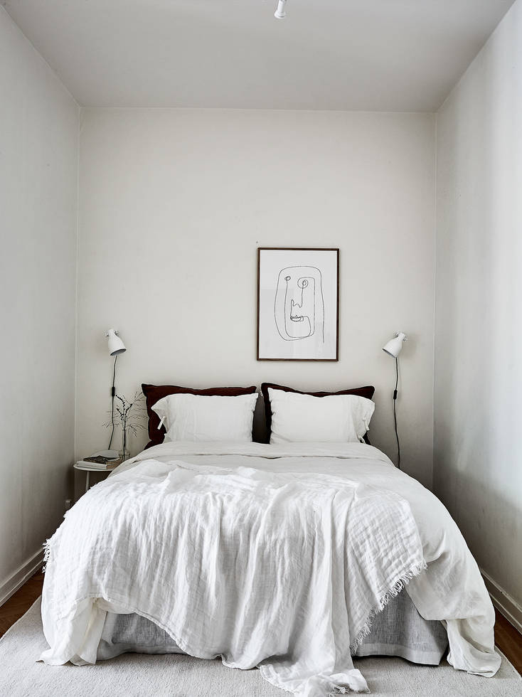 A black and white bedroom on a small surface